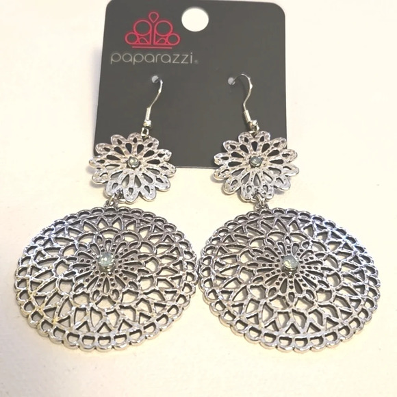 #444 NWT Paparazzi earring silver tone - Picture 2 of 3